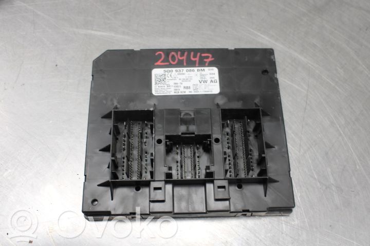 Volkswagen PASSAT B8 Modul siguranțe 