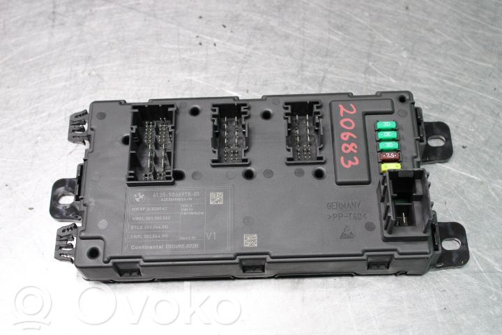 BMW 1 F20 F21 Ramka / Moduł bezpieczników 