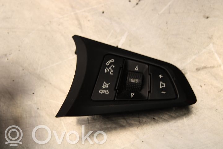 Opel Corsa E Steering wheel buttons/switches 
