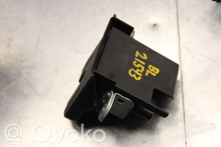Volkswagen Golf VII Serrure de loquet coffre 