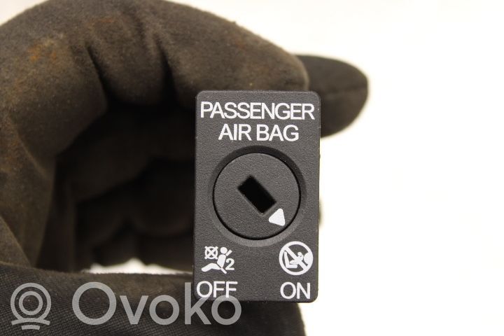 Comutator pornit/oprit airbag pasager