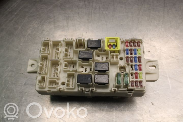 Mitsubishi Space Star Módulo de fusible 