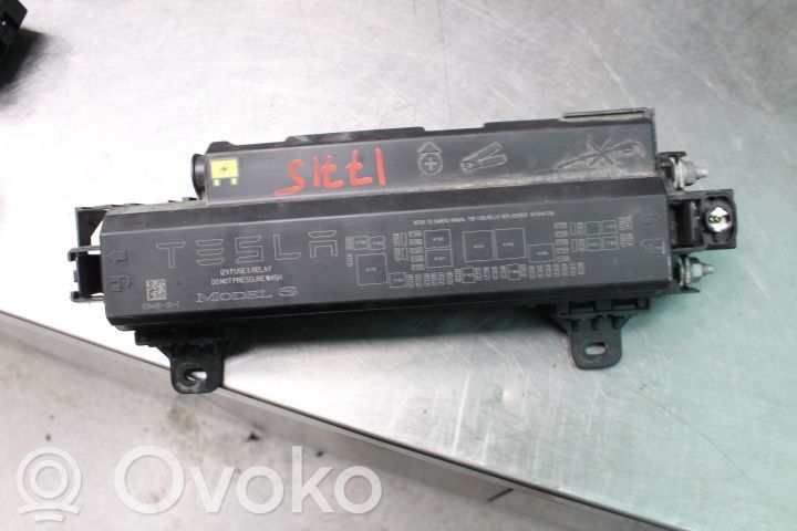 Tesla Model S Sulakemoduuli 