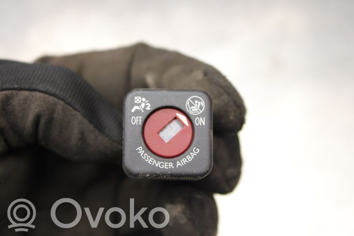Citroen C4 II Passenger airbag on/off switch 