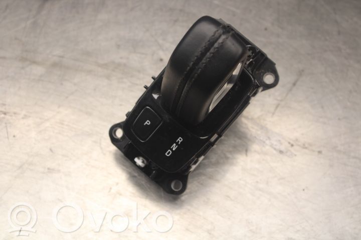 Volvo XC40 Lewarek zmiany biegów / górny 