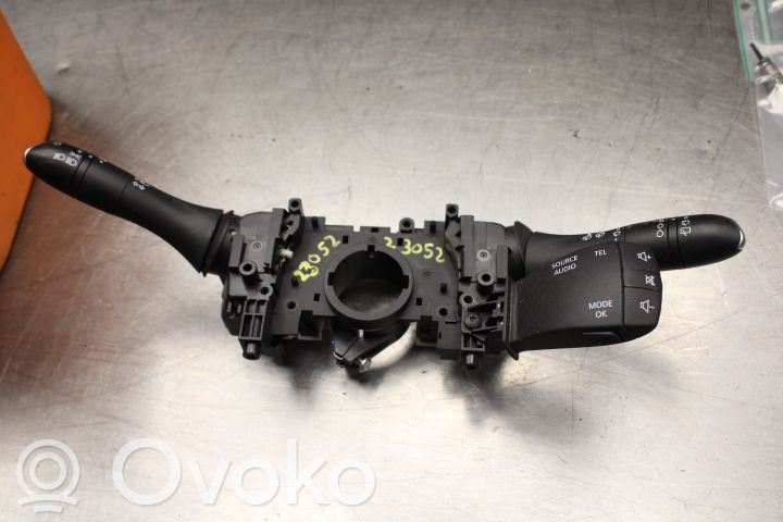 Renault Megane IV Interruptor/palanca de limpiador de luz de giro
