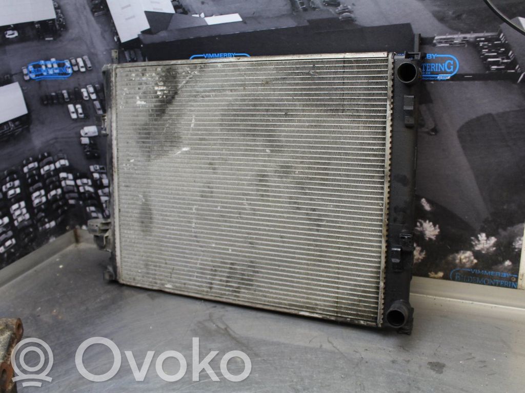 Opel Vivaro Radiatore di raffreddamento 