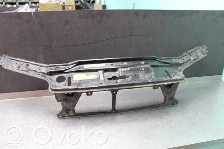 Volvo V70 Pas przedni 