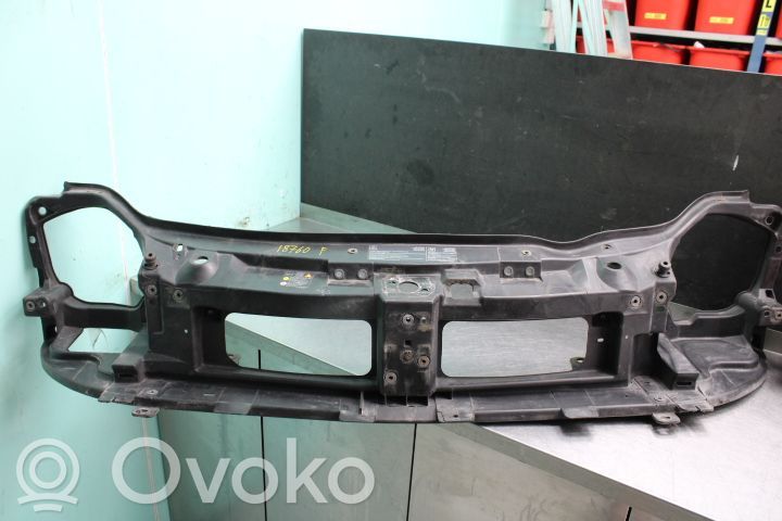 Opel Vivaro Radiatoru paneļa augšējā daļa (televizors) 