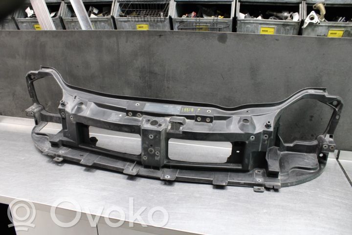 Opel Vivaro Radiatoru paneļa augšējā daļa (televizors) 