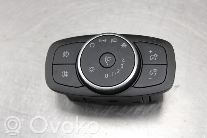 Light switch   1034567400