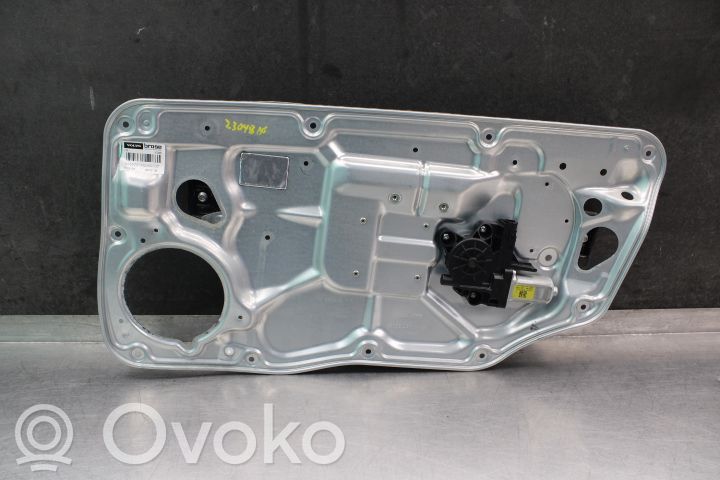 Volvo V70 Macara ușă față cu motor 