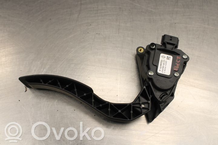 Renault Clio IV Czujnik położenia pedału gazu / przyspieszenia 