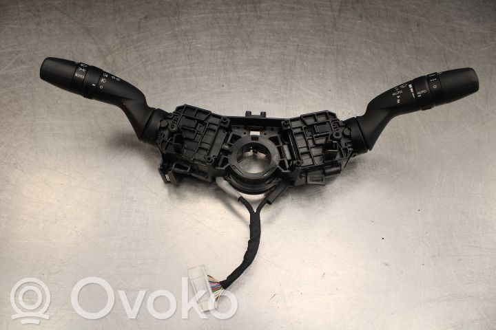 Toyota Yaris XP210 Interruptor/palanca de limpiador de luz de giro 