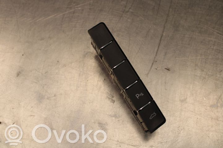 Skoda Superb B8 (3V) Botón interruptor de maletero abierto 