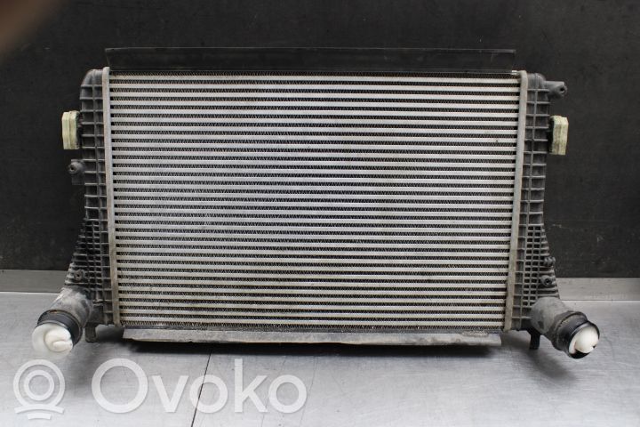 Volkswagen PASSAT B7 Interkūlerio radiatorius 