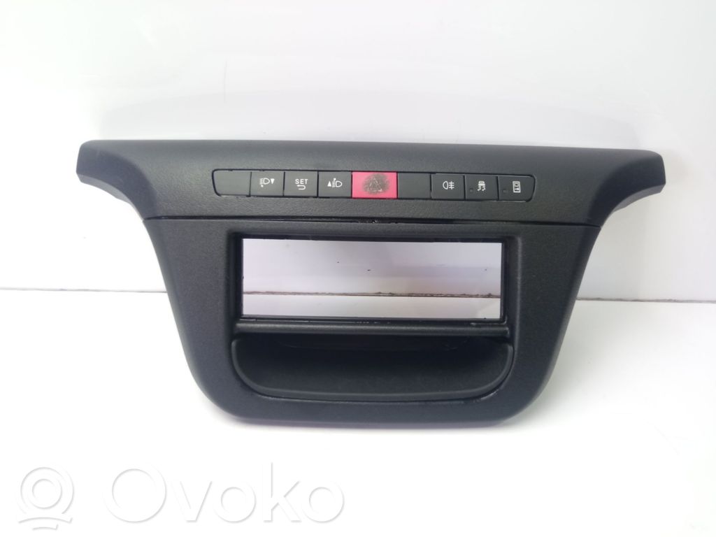 Iveco Daily 6th gen Moldura inferior 