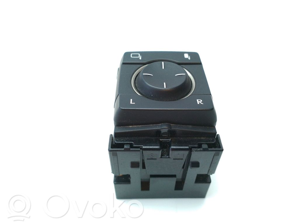 Lexus UX Wing mirror switch 