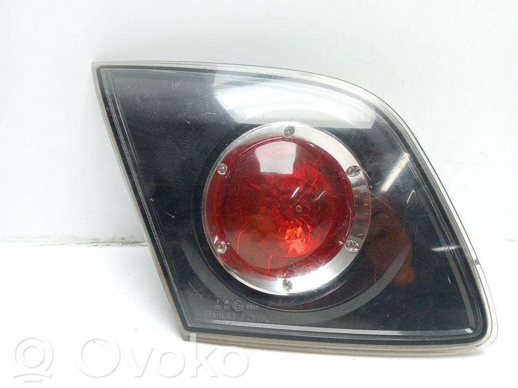 Mazda 3 I Aizmugurējais lukturis virsbūvē 
