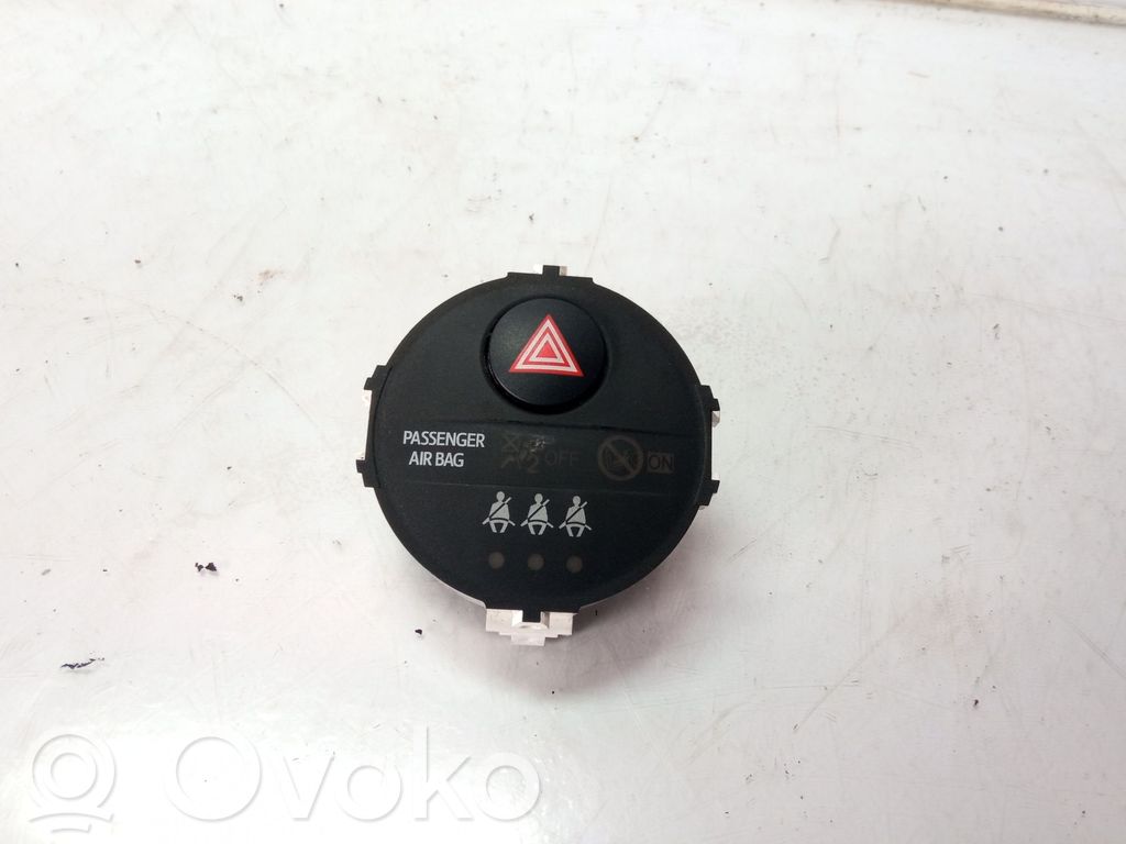 Toyota Yaris Hazard light switch 
