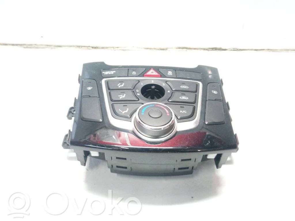 Hyundai i30 Moduł / Sterownik klimatyzacji 
