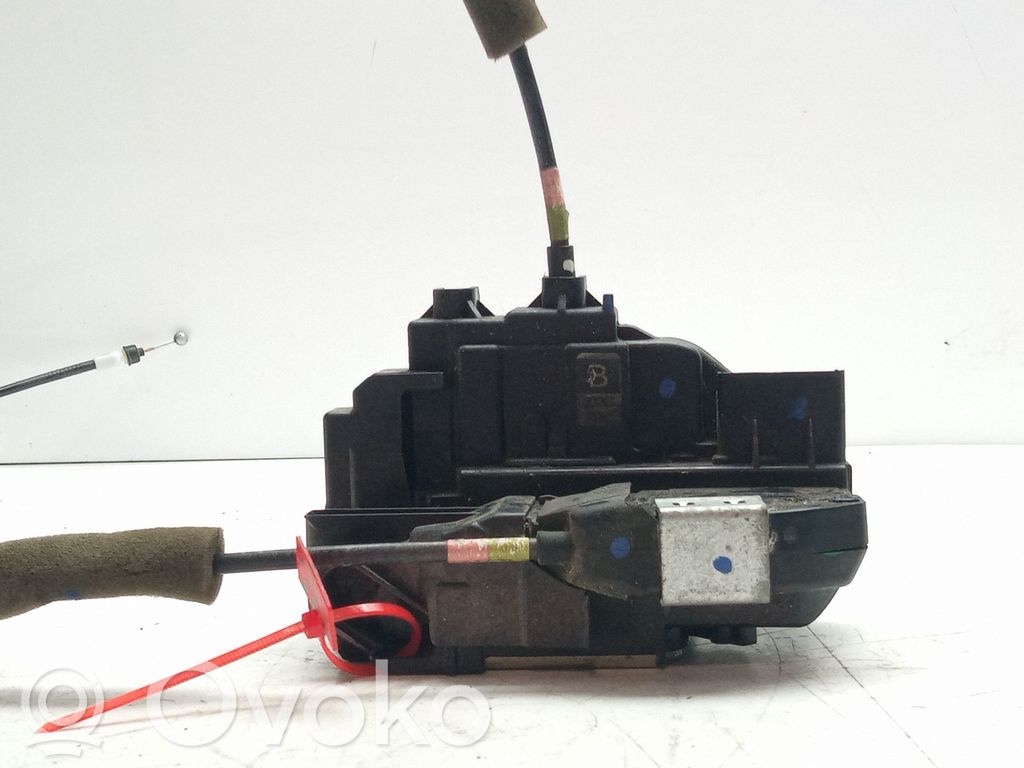 Nissan Note (E12) Priekšpusē slēdzene 