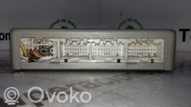 Moottorin ohjainlaite/moduuli   E6T52472H3,L327,L32718881J