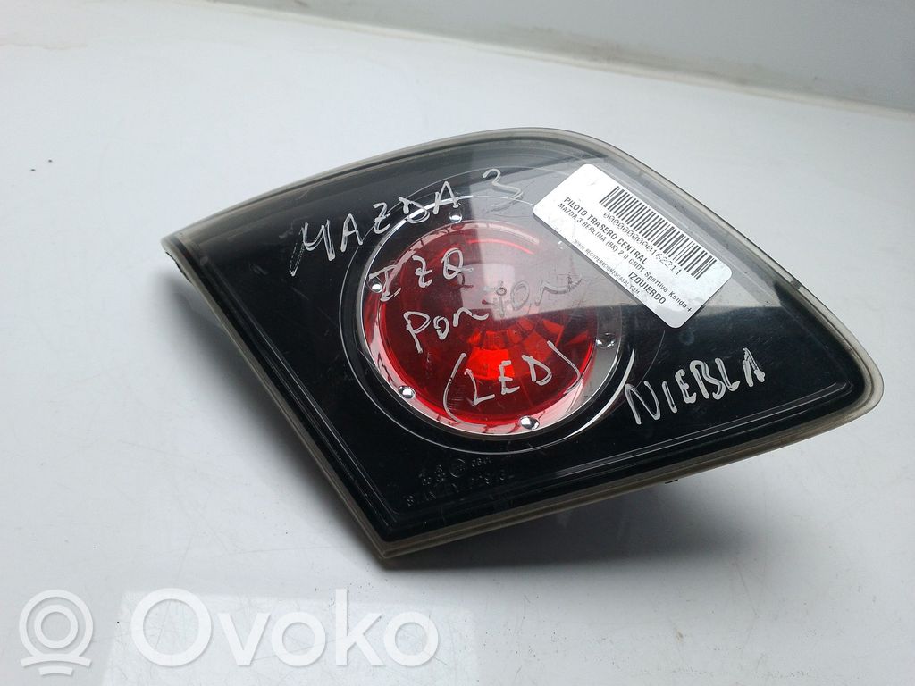 Mazda 3 I Apdaila galinio dangčio 