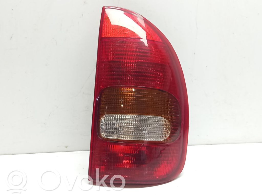 Opel Corsa B Aizmugurējais lukturis virsbūvē 