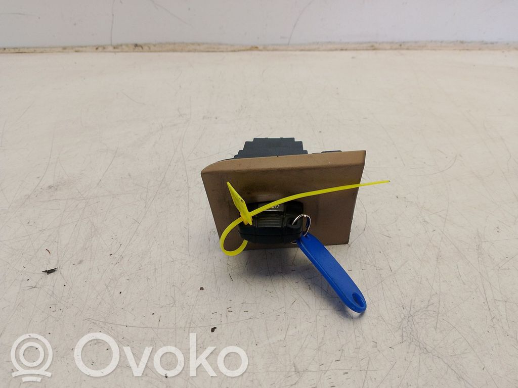 Užvedimo spynelė   695471913