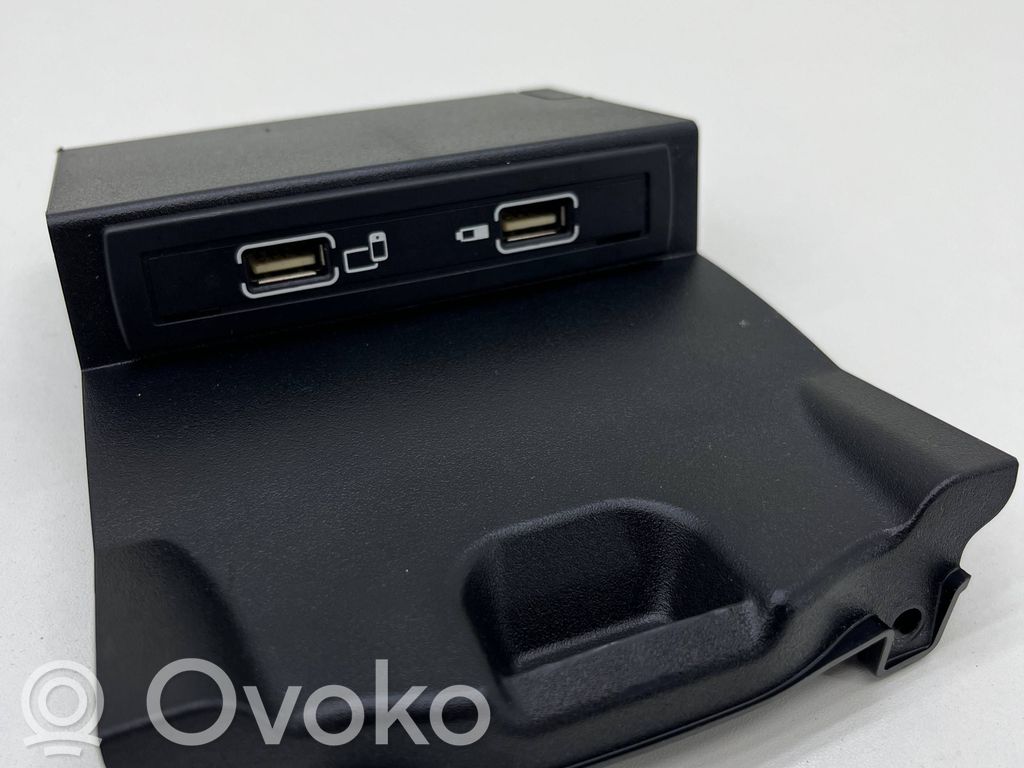 Mercedes-Benz A W176 Priză USB 