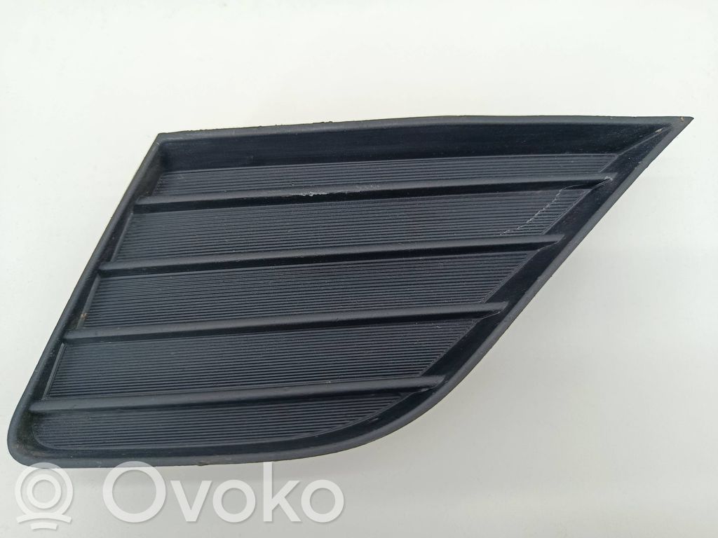 Toyota Avensis T270 Mascherina inferiore del paraurti anteriore 