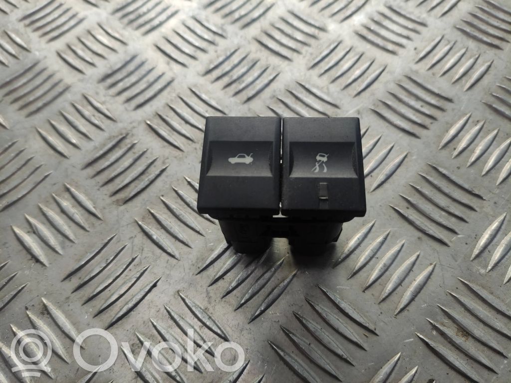 Ford Mondeo Mk III Tailgate opening switch 