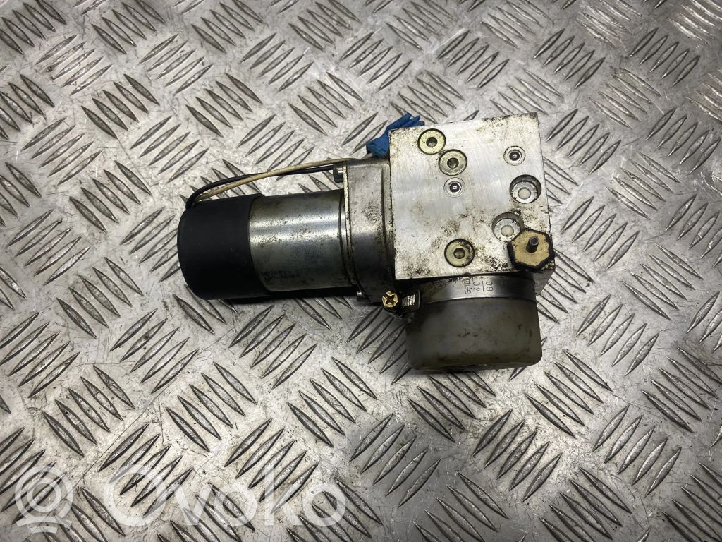 Mercedes-Benz E W211 Pompe hydraulique de toit convertible 
