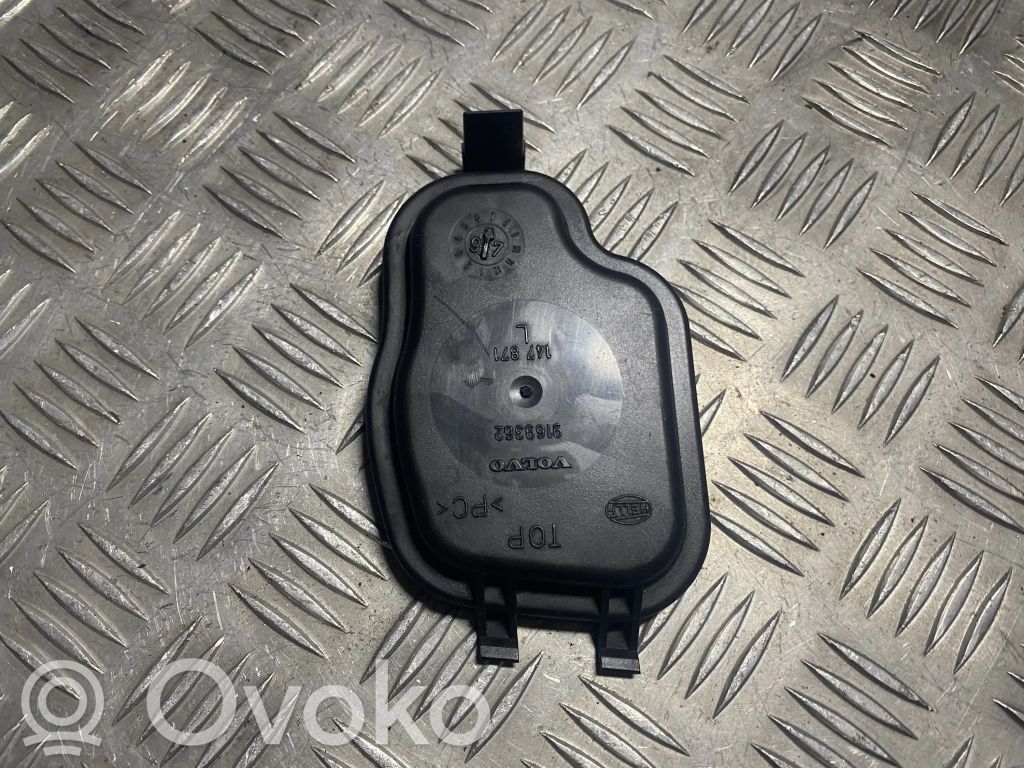 Volvo V70 Headlight/headlamp dust cover 