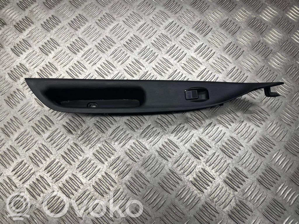 Electric window control switch   GJ6A684L1