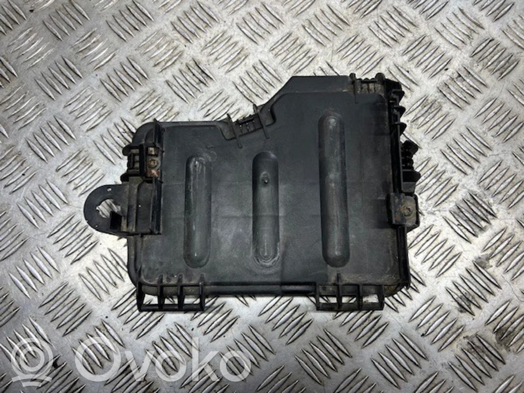 Audi A8 S8 D3 4E Fuse box cover 