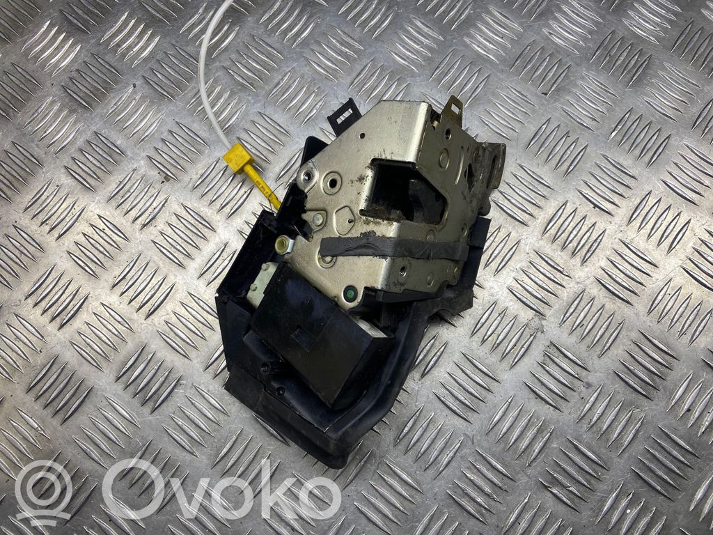 BMW 5 E39 Priekšpusē slēdzene 