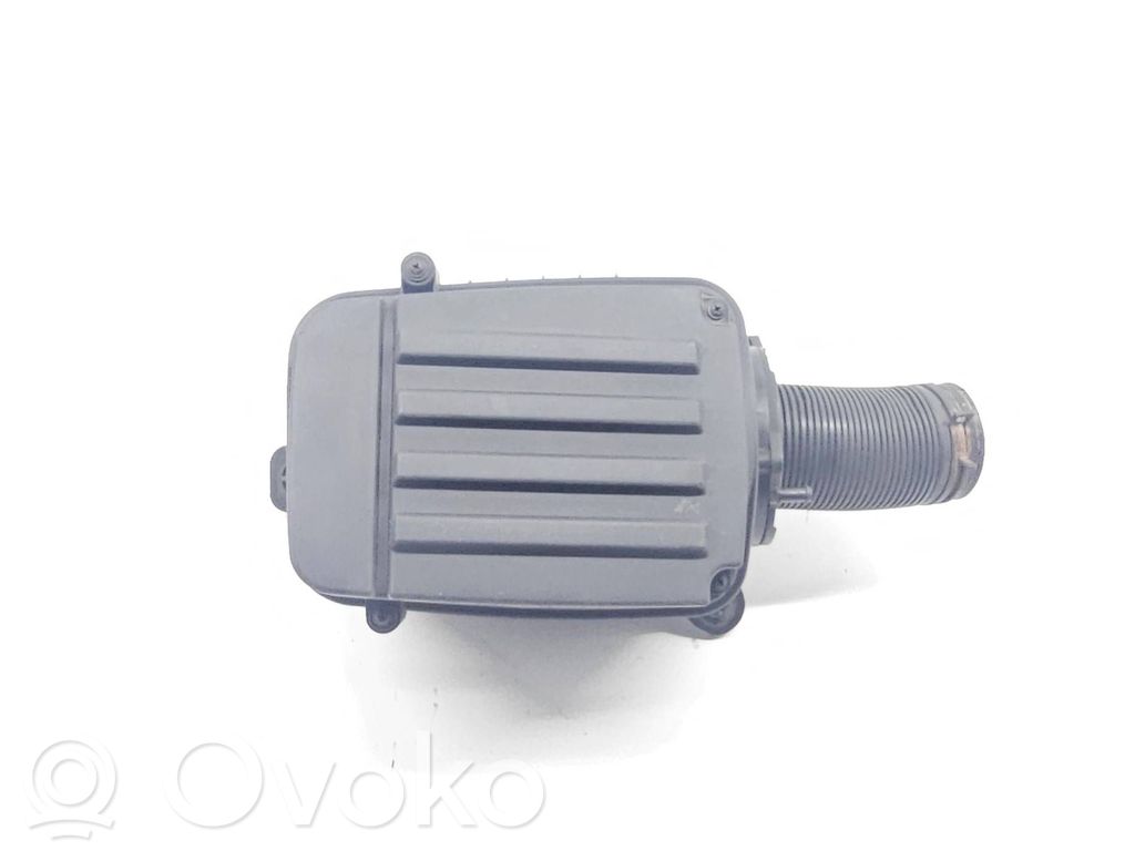 Volkswagen PASSAT B6 Air filter box 