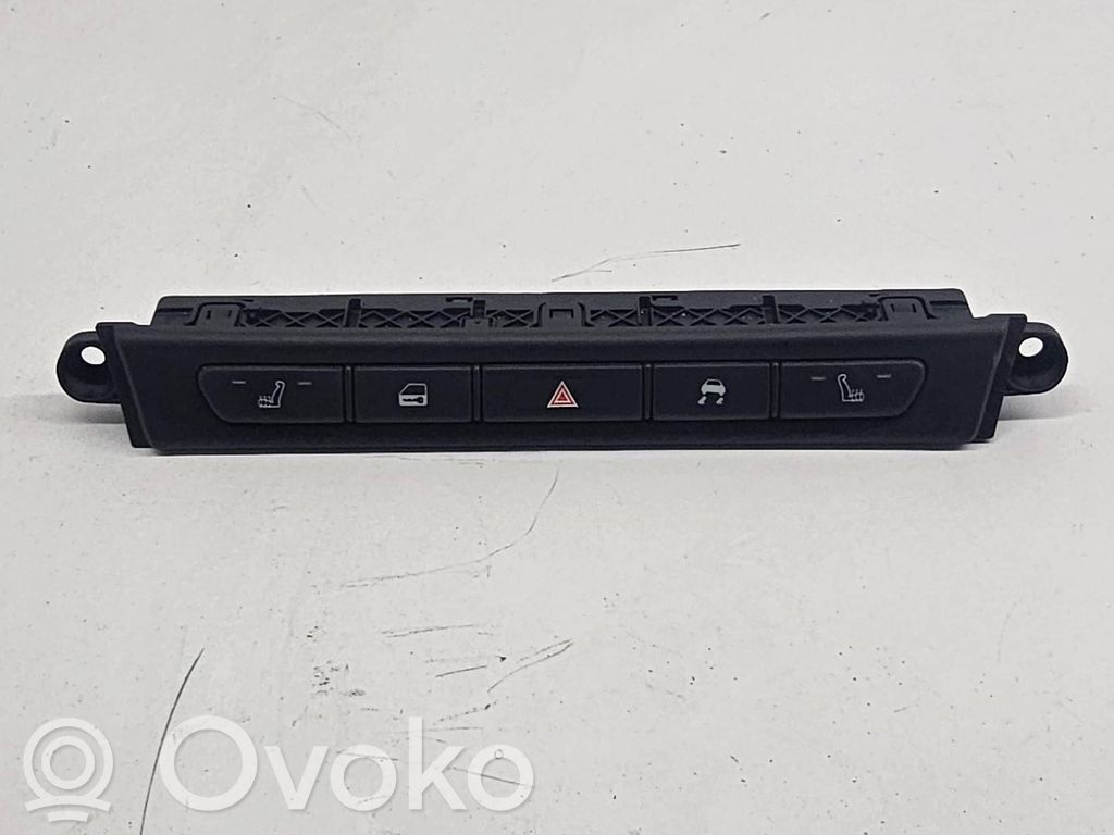 Un conjunto de interruptores   2R8311B650BE,37035D08L4