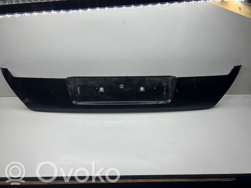 BMW 7 E65 E66 Apdaila galinio dangčio 