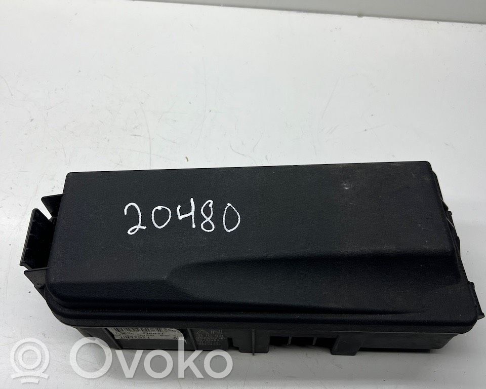 Opel Vectra C Saugiklių blokas 