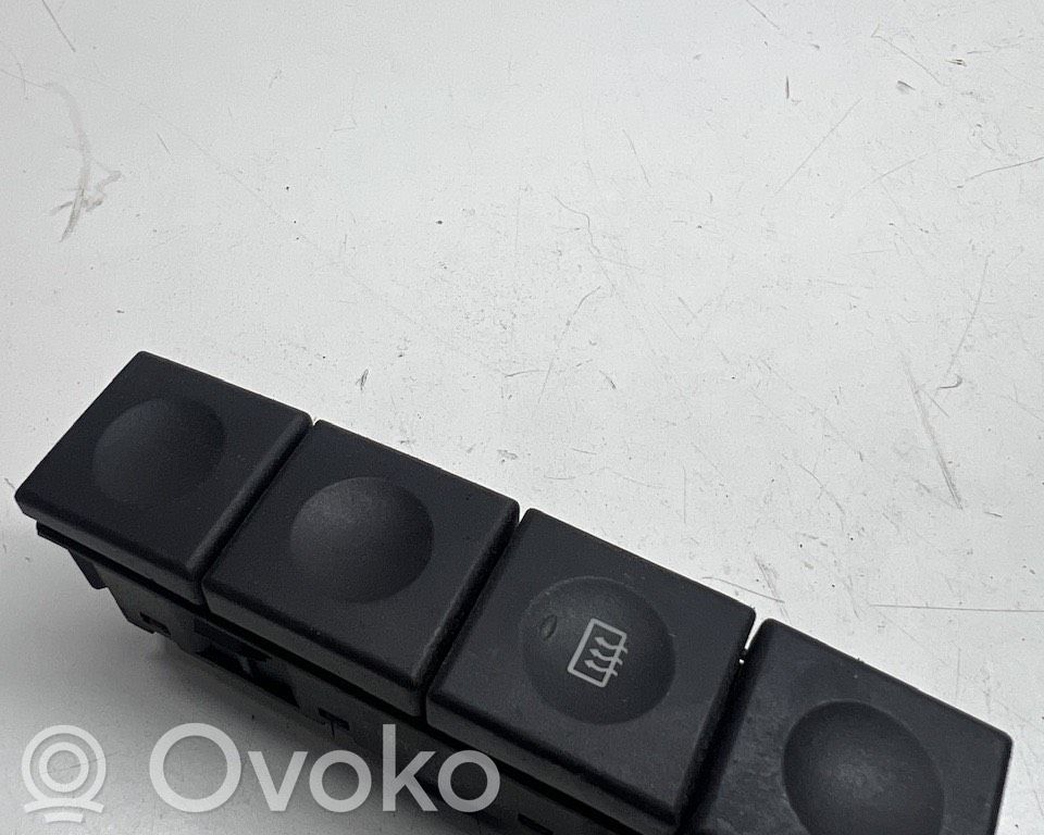 Ford Fiesta Windscreen/window heater switch 