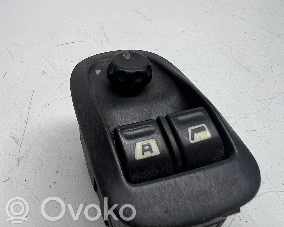 Peugeot 306 Electric window control switch 