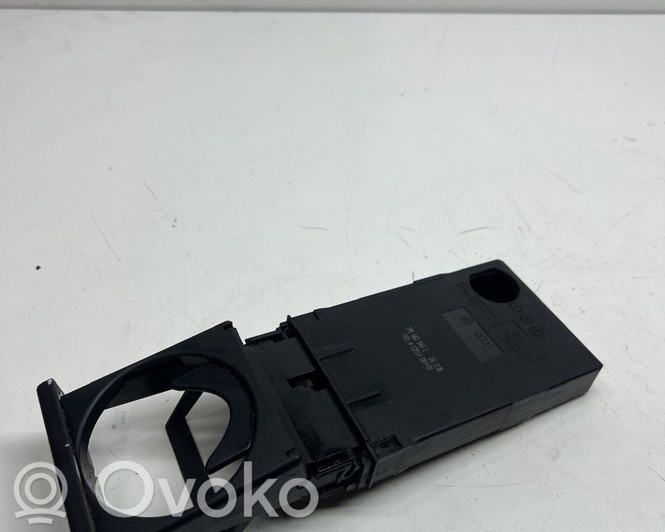 Uchwyt na kubek deski rozdzielczej   7M5862549C,YM21A13564
