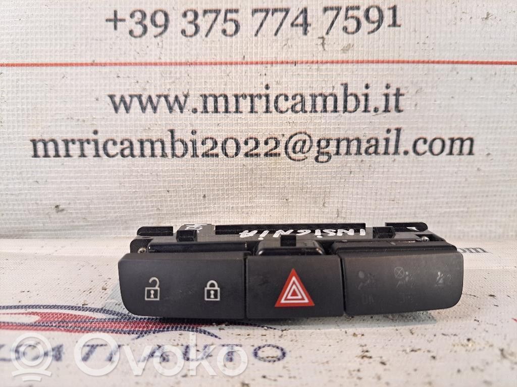 Opel Insignia A Botón interruptor de luz de peligro 