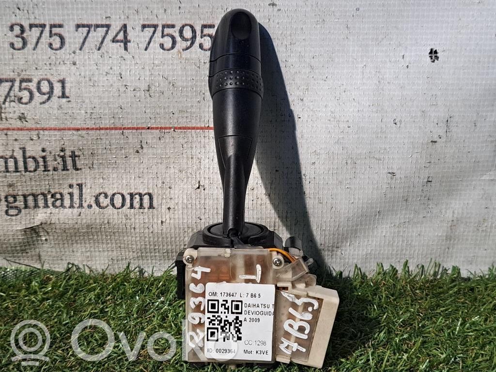 Daihatsu Terios Interruptor/palanca de limpiador de luz de giro 