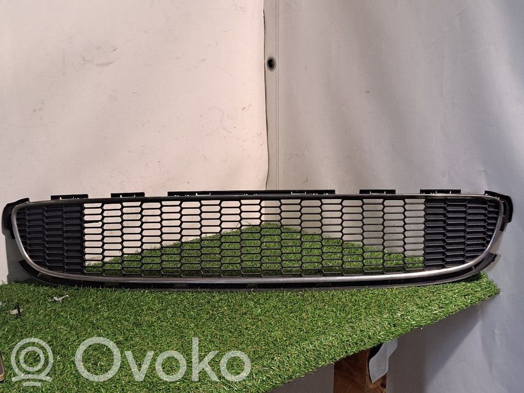 Mini One - Cooper Coupe R56 Etupuskurin ylempi jäähdytinsäleikkö 