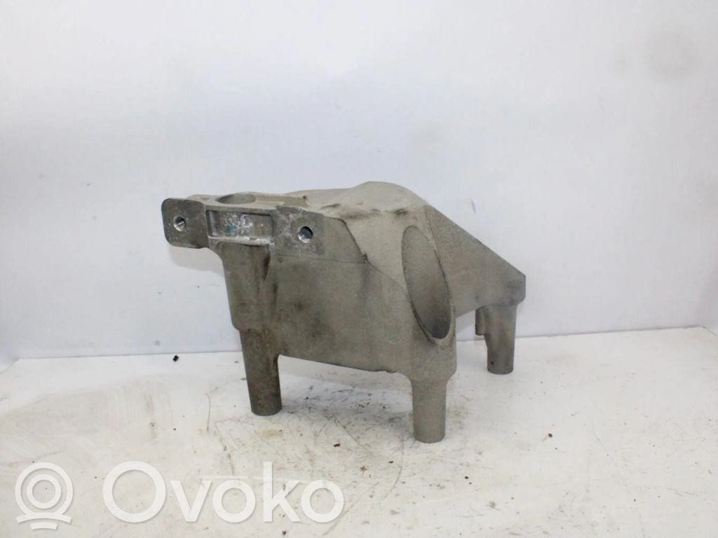 Opel Astra J Engine mount bracket 