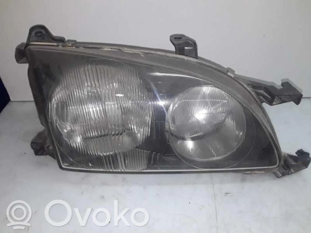 Toyota Avensis T220 Faro/fanale